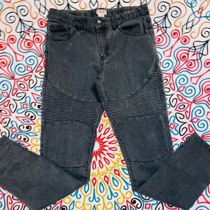 💕 5 items for $15 💕
•MOSSIMO• skinny jeans